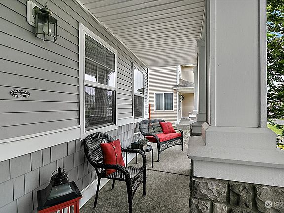 4th image of 216 Johns Street NE