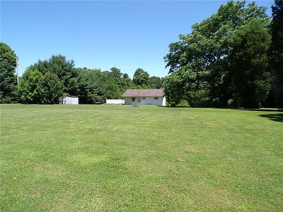 3rd image of 136 Valley Dr