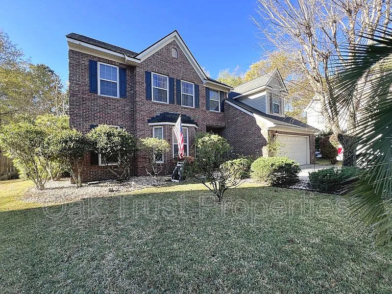 4 bed, 2.5 bath, 2160 sqft, $2,600 — Photo 2