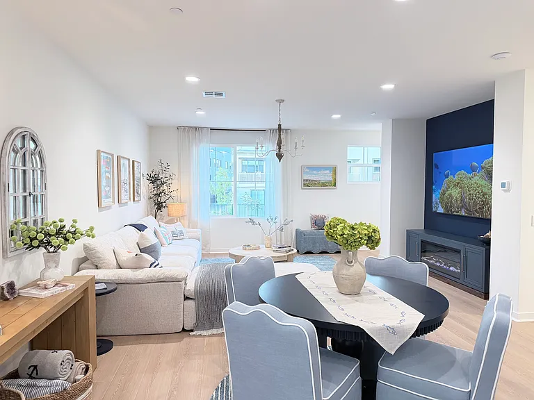 2528 Delphinium Ln — Photo 23