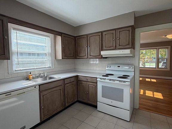 4th image of 206 Cardinal Ave
