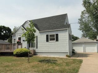 205 E Varvel St, Monticello, IA 52310