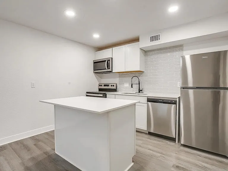 7900 Brookriver Dr #1724 — Photo 5