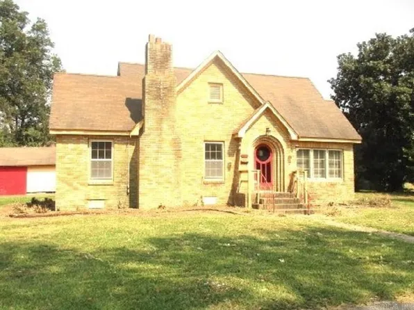 409 E 7th St, Stuttgart, AR 72160