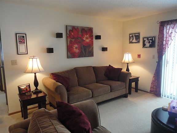4th image of N58W24021 Clover Dr APT 1