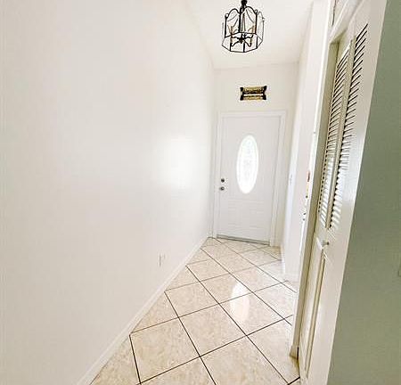 4th image of 5625 Biscayne Dr