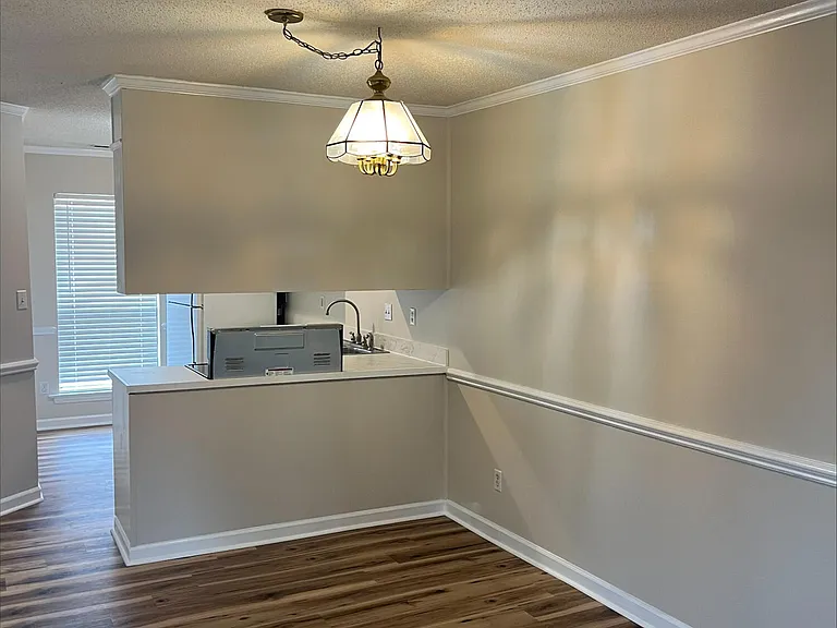 46 Upton Ct — Photo 3
