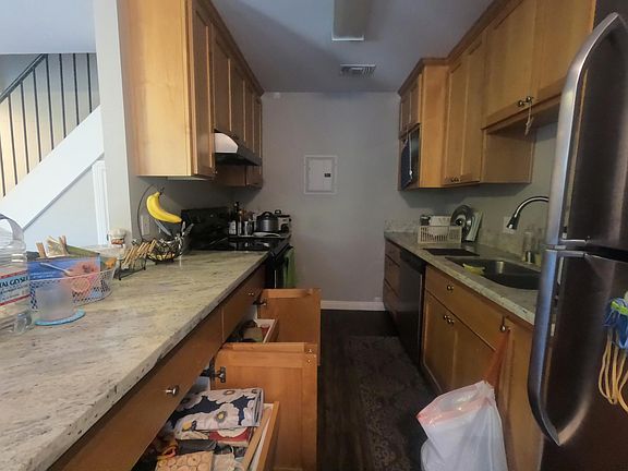 3rd image of 1331 Drake Dr APT C