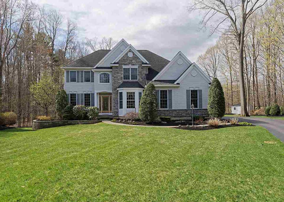 1st image of 6 Davenport Cir