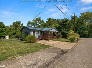 887 Upton Dr, South Charleston, WV 25309