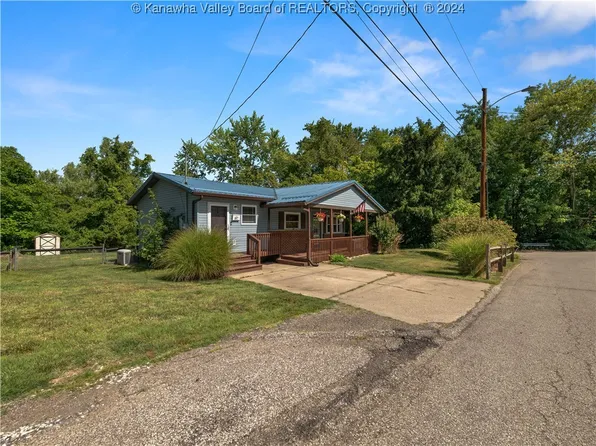 887 Upton Dr, South Charleston, WV 25309