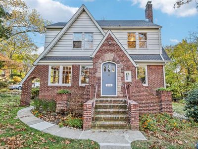 210 Knapp Ter, Leonia, NJ, 07605