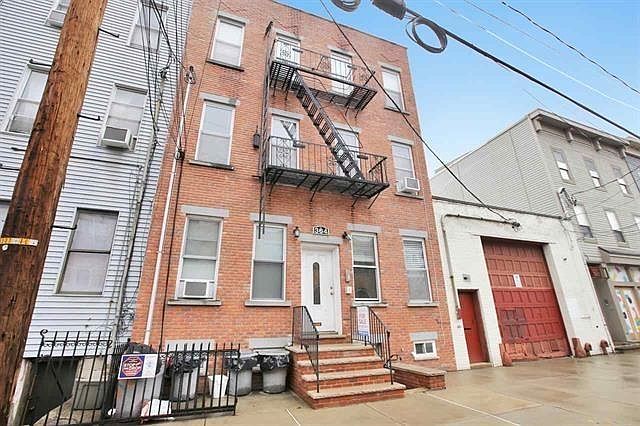 1st image of 364 7th St APT 3