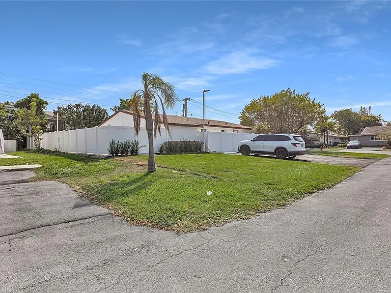 5122 NE 19th Ave #3 — Photo 36
