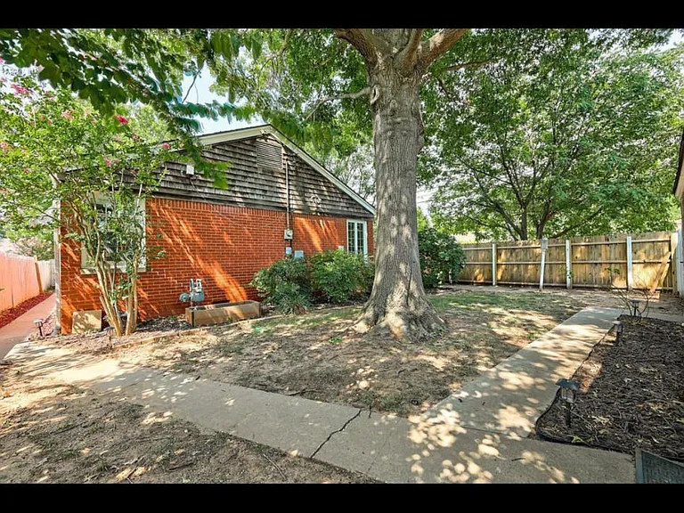 3217 N Villa Ave — Photo 11
