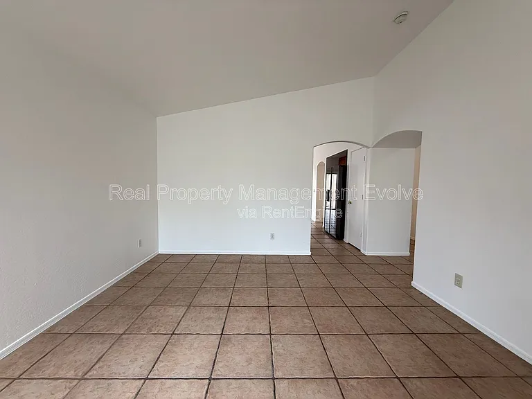 11915 W Rosewood Dr — Photo 4