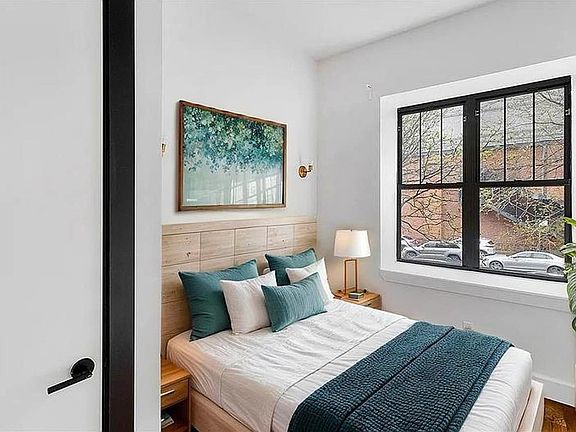 4th image of 1148 Pacific St APT 3F