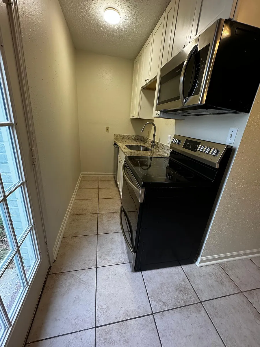 Building Photo - 409 Papworth Ave #A