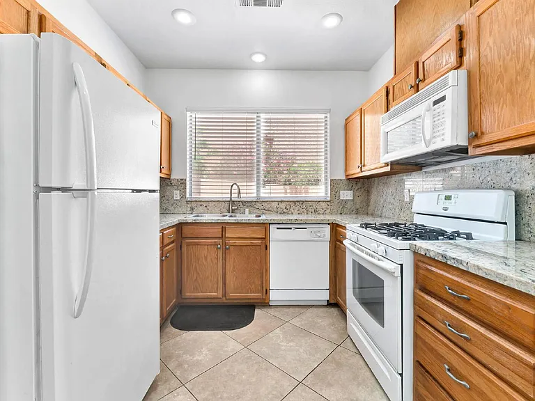 2560 Silver Shadow Dr — Photo 7