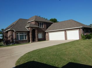 2516 E 9th St, Sheldon, IA 51201