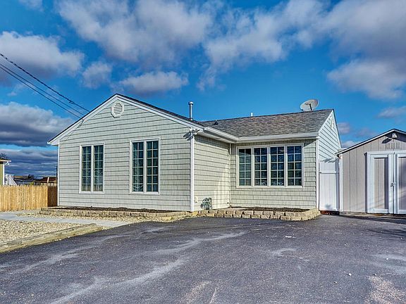 2nd image of 318 Silver Lagoon Dr