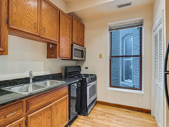 3rd image of 2622 N Wilton Ave APT 1