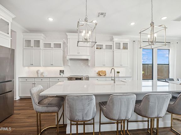 5th image of 640 E Aurora Drive