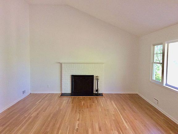 3rd image of 38 Bel Aire Dr