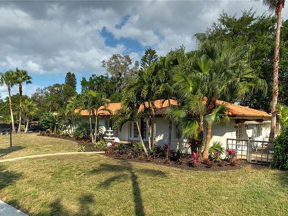 5th image of 7621 Westmoreland Dr