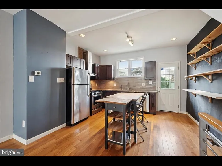 1843 Hoffman St — Photo 2