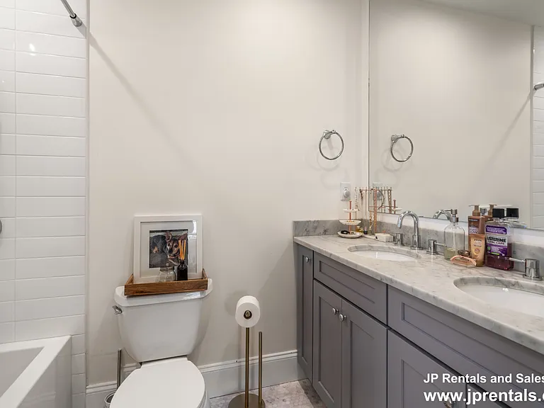 136 Sydney St #5 — Photo 14