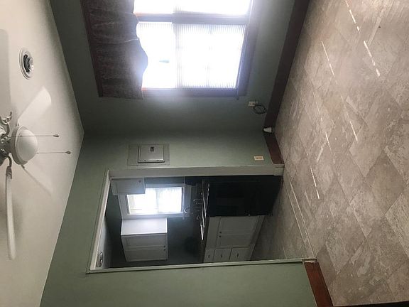 4th image of 1201 Holly St