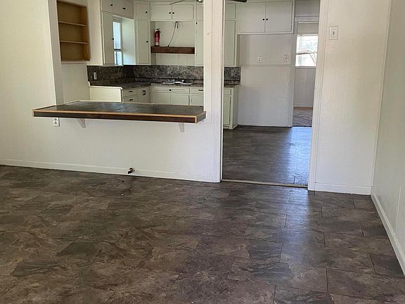 2nd image of 11 E 29th St