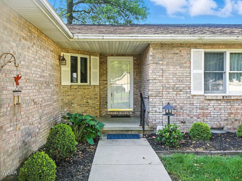 2nd image of 650 Golden Oaks Dr Unit 14