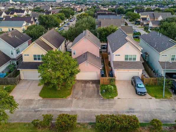 14334 Summer Garden Dr, Houston, TX 77083
