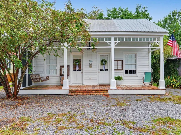 303 State St, Bay Saint Louis, MS 39520