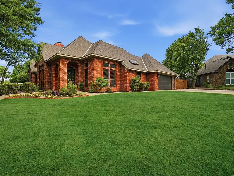 3102 NE Heritage Dr — Photo 54