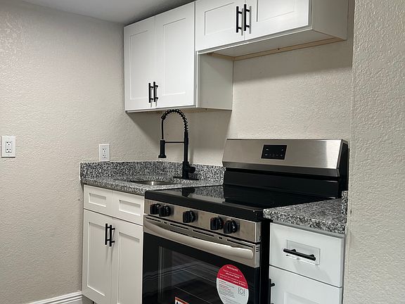 2nd image of 9411 Goldenrod Rd #3