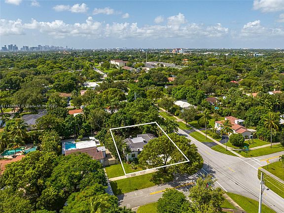 5th image of 190 NW 93rd St