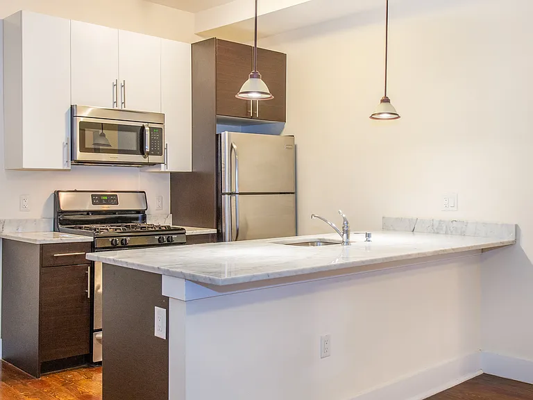95 Montgomery St #404 — Photo 1