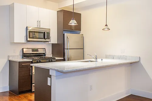 95 Montgomery St #404 Photo 1
