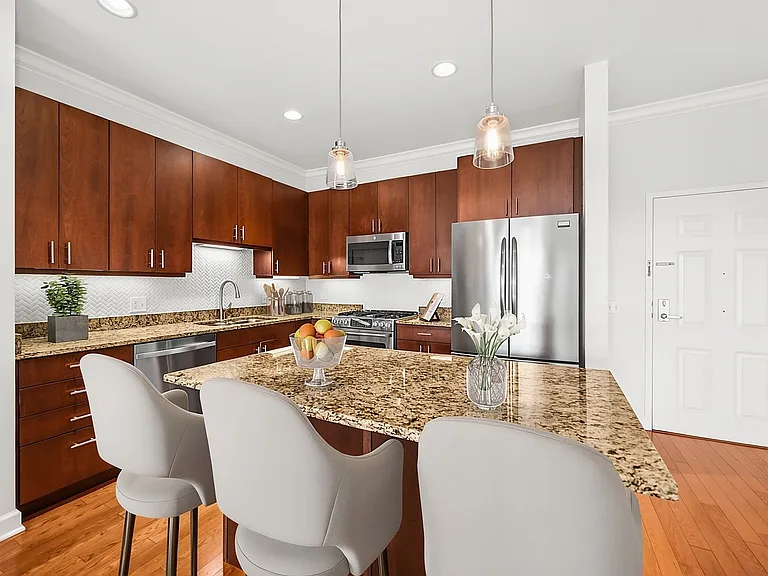 2326 W Giddings Ave #302 — Photo 5