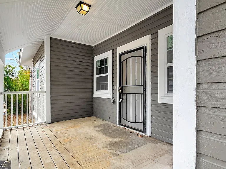 452 Forest Ave — Photo 2