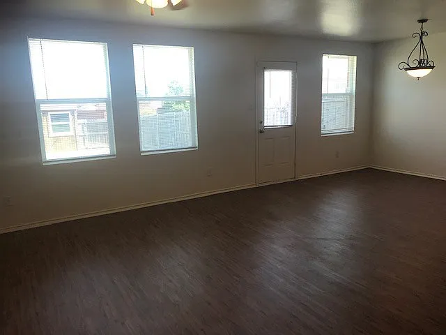 1045 Cavern Dr — Photo 10