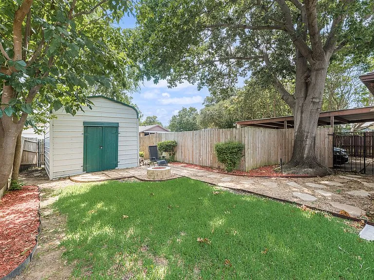 1022 Melissa Ln — Photo 12