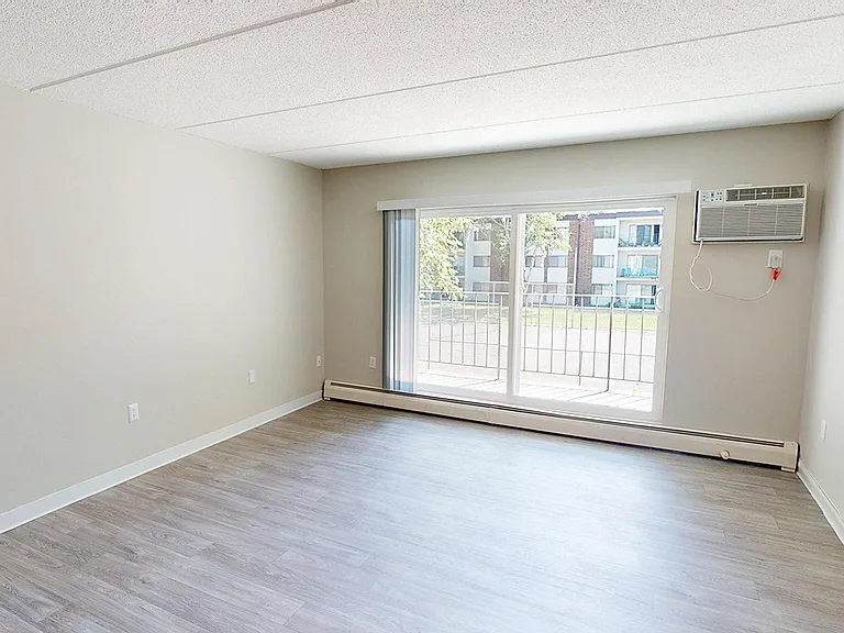 Olympik Village Apartments — Photo 4