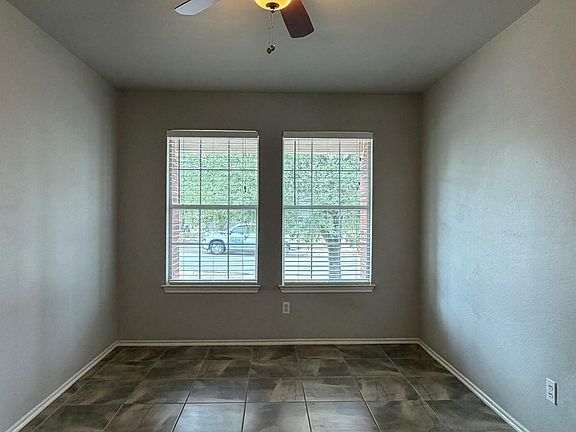 3rd image of 100 Carol Ave