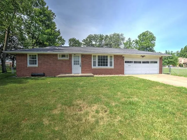 3865 N Constant View Dr, Decatur, IL 62526
