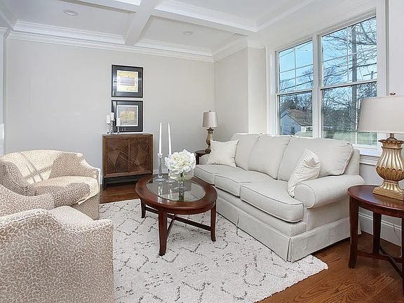 2nd image of 35 Hanson Rd