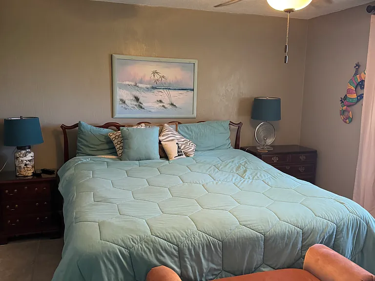 Master bedroom King bed!
Tile floor, ceiling fan, 
East facing window for morning light.